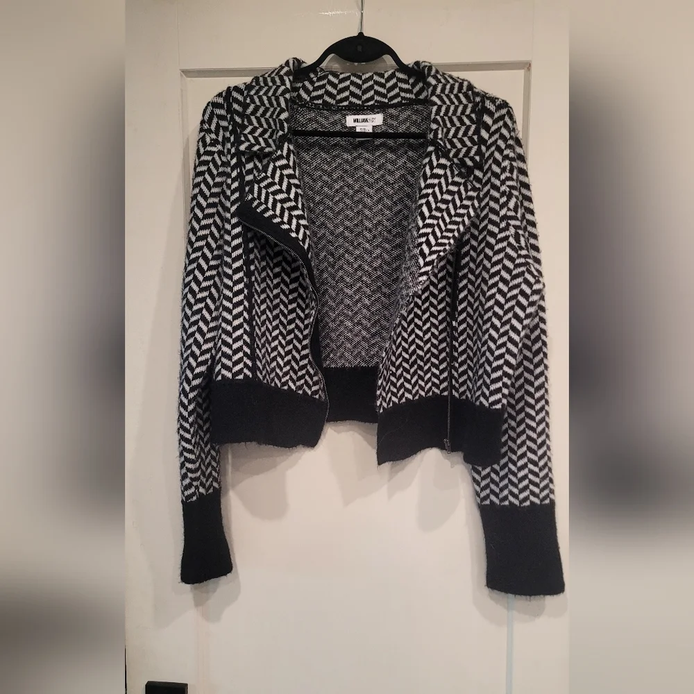 Chic Sweater/Jacket - Picture 2 of 5